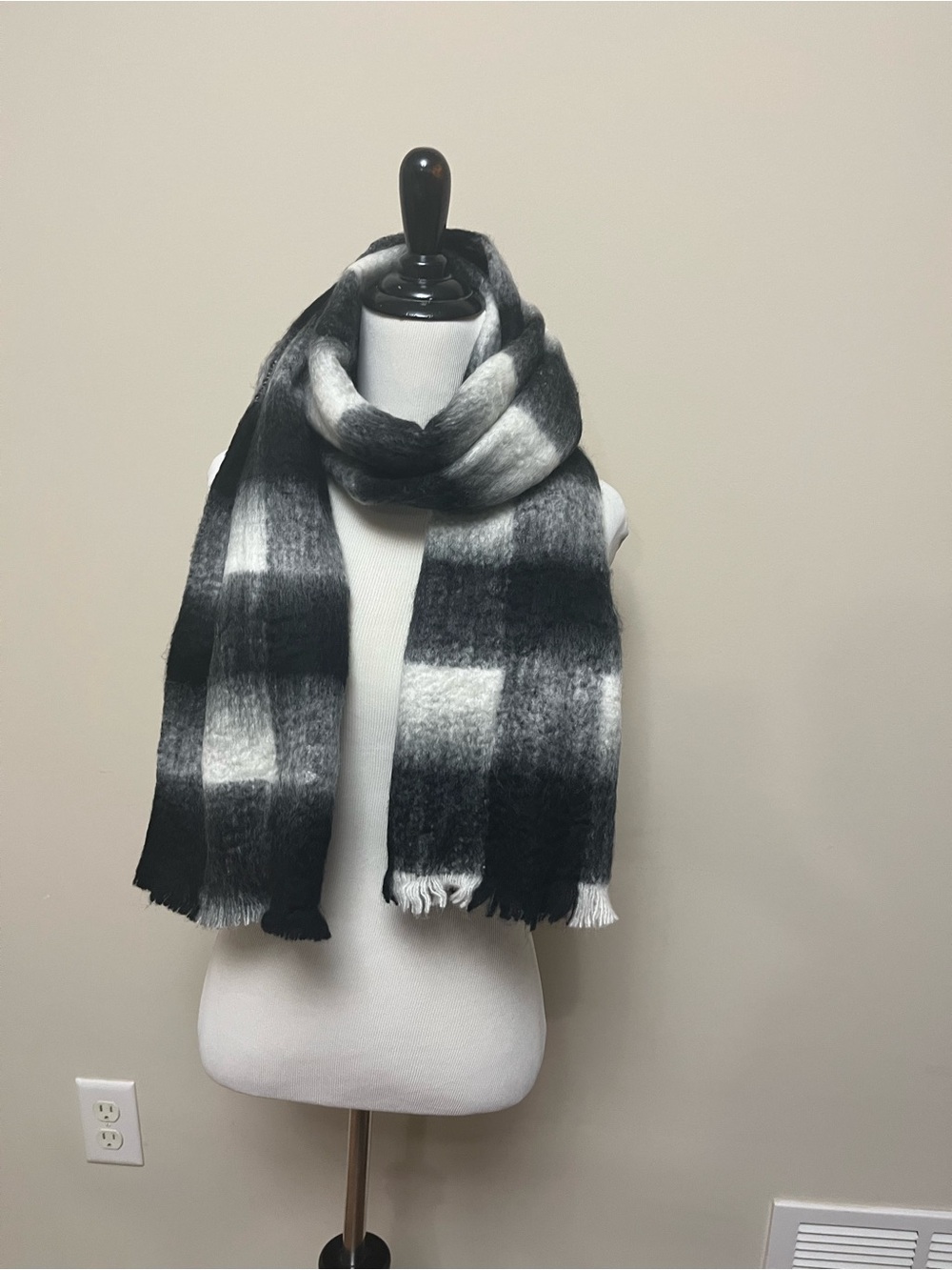 Women’s Black and White Loft Scarf
